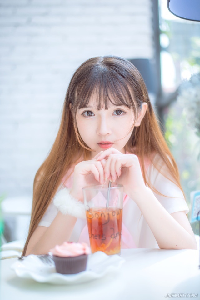 “云长没事便好，城上的情况，我已听闻，怨不得你。”刘备叹了口气，除了关羽这一支人马之外，其他攻上城墙的将士都被赶下来了，关羽上城最早，却是一直厮杀到鸣金时才撤退，足见关羽真的尽力了。